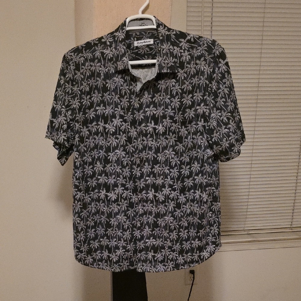 Never Worn: Tommy Bahama Black and White Palm Print Shirt